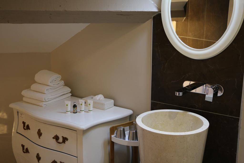 Suite Attic,643892103:JPEG